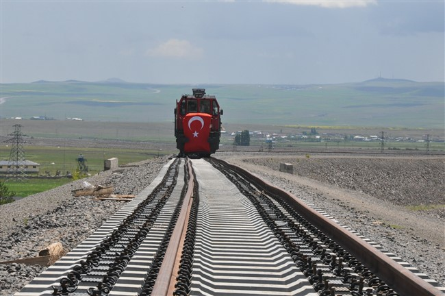 bereketin-mujdecisi-ilk-tren-geldi-(7).jpg