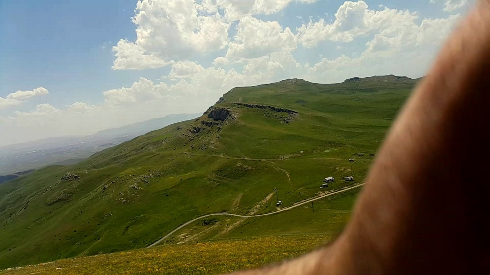 AĞRI MERKEZE BAĞLI TAYPINAR KÖYÜMÜZE ASFALT YOL İSTİYORUZ!