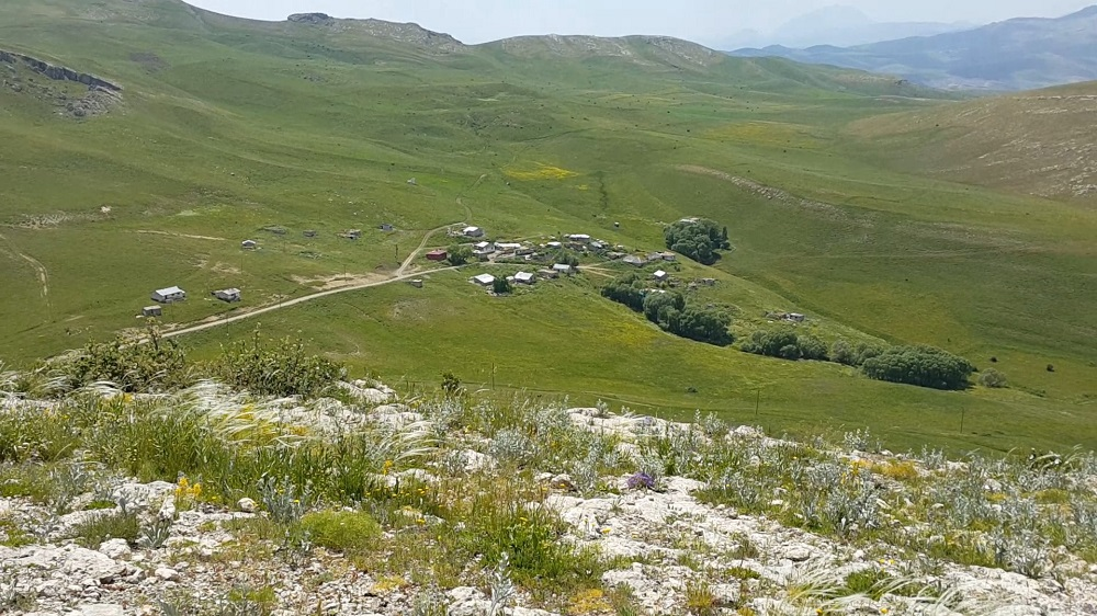 AĞRI MERKEZE BAĞLI TAYPINAR KÖYÜMÜZE ASFALT YOL İSTİYORUZ!