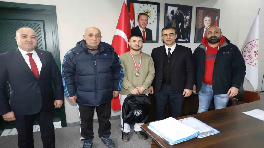 Ağrılı Boksör Sezgin Acar, Türkiye üçüncüsü oldu