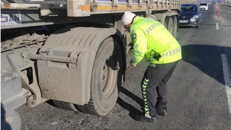 Ağrı’da kış lastiği denetimi yapıldı