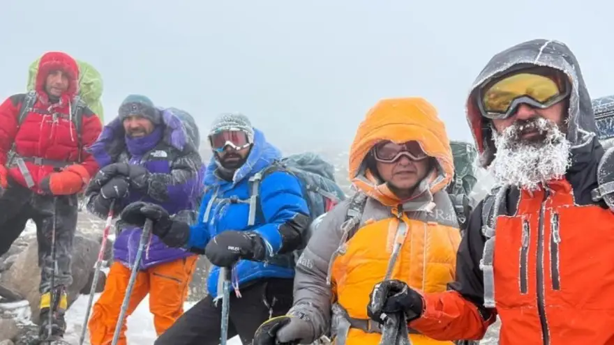 Eksi 33 derecede Türkiye’nin çatısına tırmandılar