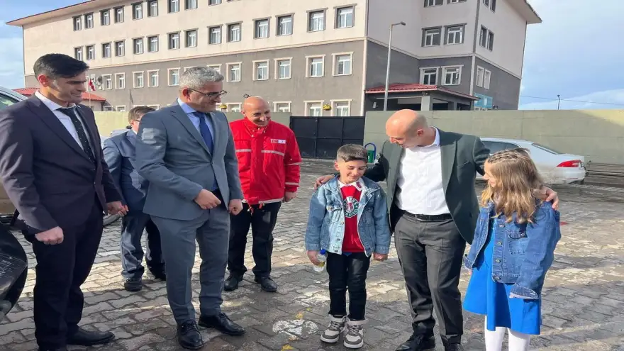 Doğubayazıt Kızılay ve İlçe Yöneticilerinden Anlamlı Eğitim Desteği