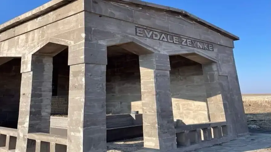 Kürtlerin Homerosu olarak bilinen Evdale Zeynike’nin mezarı Berhem Öztürk tarafından yaptırıldı