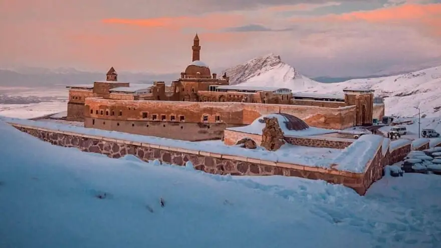 İshak Paşa Sarayı, Yarıyıl Tatilinde Kültür Turizminin Gözdesi oldu