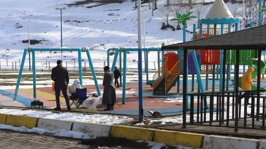 Ağrı’da bahar havası etkili oldu, vatandaşlar pikniğe koştu