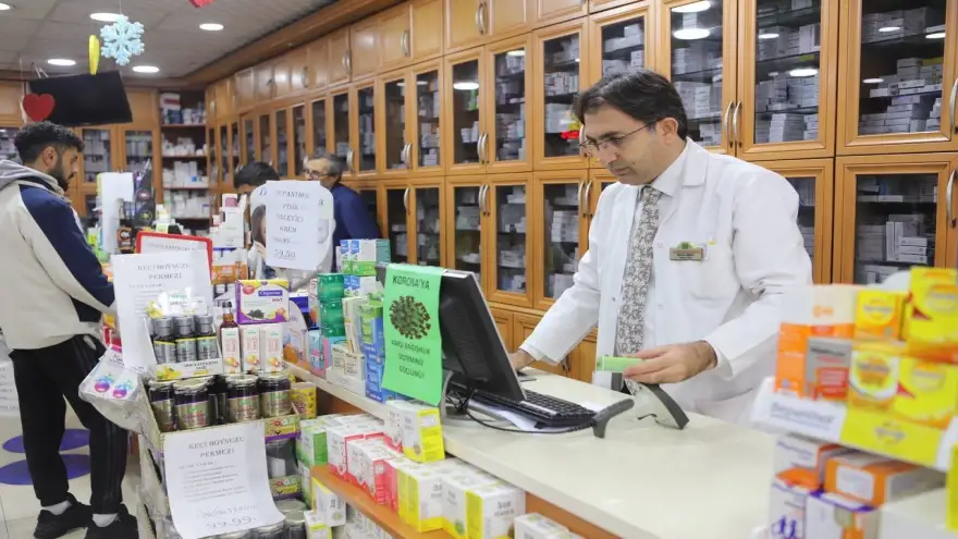 Ağrı'da Eczacılar gribal enfeksiyonlara karşı uyardı: “Gerekirse maske takın”