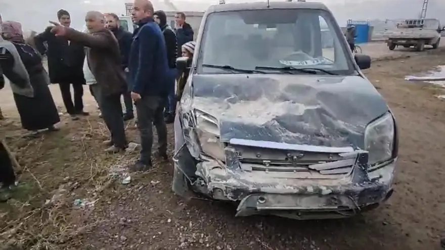 Doğubayazıt'ta kontrolden çıkan araç duvara çarptı