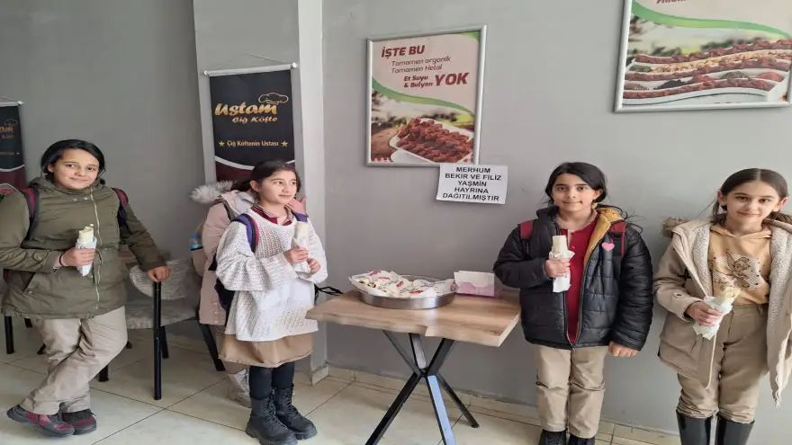Doğubayazıt'ta Öğrencilere Çiğ Köfte İkramı