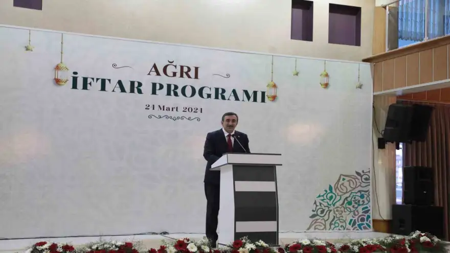 Cumhurbaşkanı Yardımcısı Yılmaz Ağrı'da iftar programına katıldı
