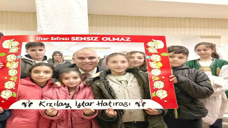 Ağrılı yetimler Kızılay’ın iftar sofrasında buluştu