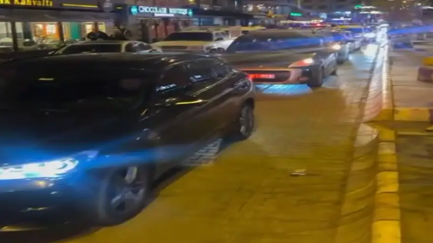 Iğdır’da İftar Sonrası Vali Yolu Caddesi'nde Trafik yoğunluğu