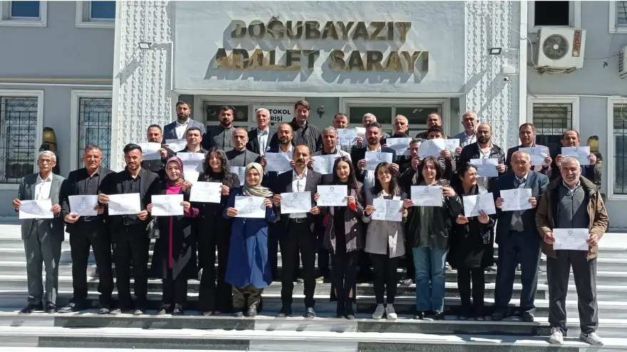 Kenan Alkan ve Aygül Aşan ile meclis üyeleri, mazbatalarını aldı