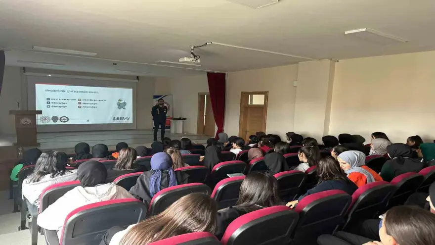 Ağrı’da siber suçlara yönelik farkındalık eğitimi verildi