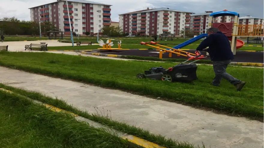 Ağrı’da hizmet dört bir yanda sürüyor