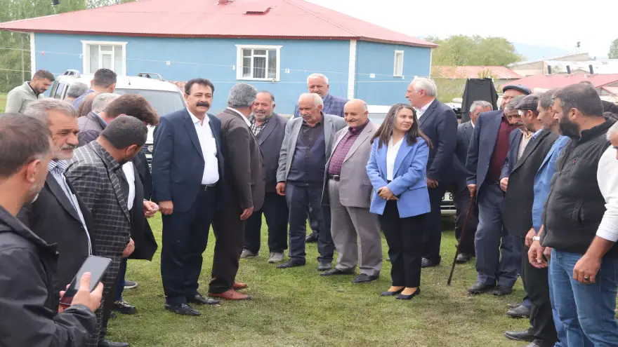 Ağrı Belediye Eş başkanları iki aile arasındaki husumeti barışla sonuçlandırdı