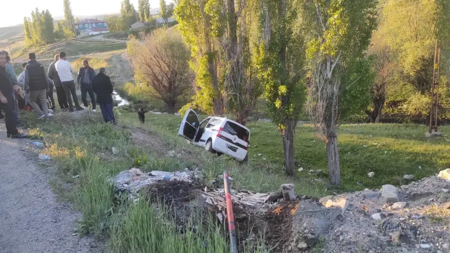 Ağrı’da yola çıkan inek kazaya neden oldu: 6 yaralı