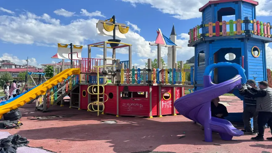 Ağrı’da Park ve Bahçeler Onarılıyor