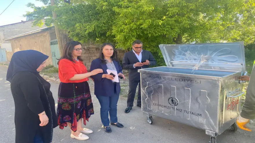 Ağrı Belediyesi tarafından tüm mahallelerdeki çöp konteyner sayıları arttırılıyor