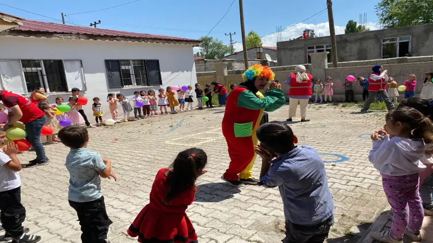 Ağrı'da yıl sonu etkinlikleriyle öğrencilere unutulmaz anılar bırakılıyor