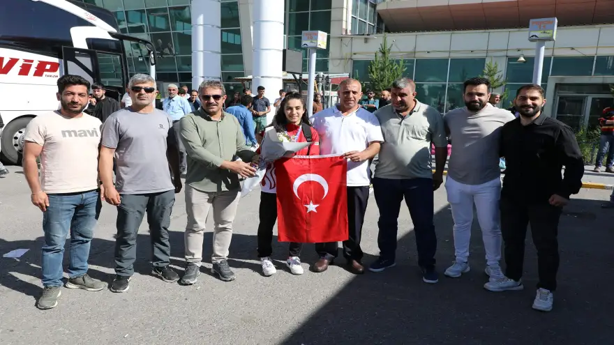 Dünya İkincisi Sibel Oruç’a Coşkulu Karşılama