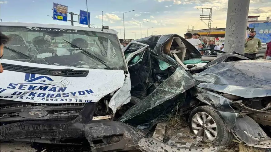 Doğubayazıt'ta iki araç çarpıştı: 5 yaralı