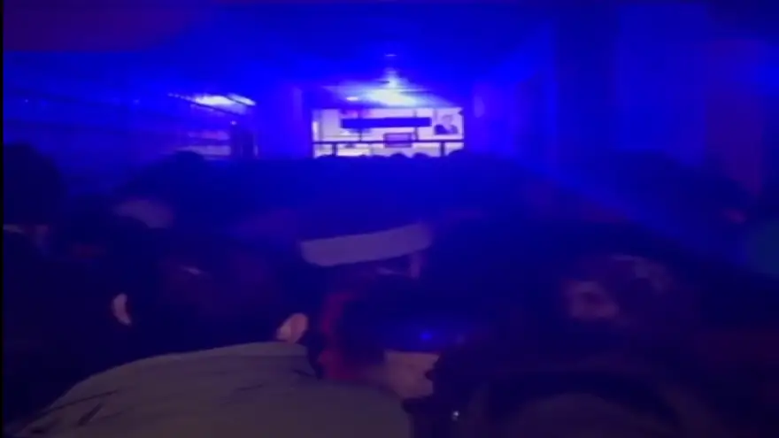 Gürbulak Gümrüğünde Yolcular Mor Işık Altında Bekliyor