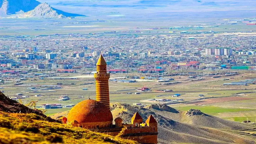 Yapay Zekaya Soruldu; Ağrının En Güzel İlçesi Neresi?