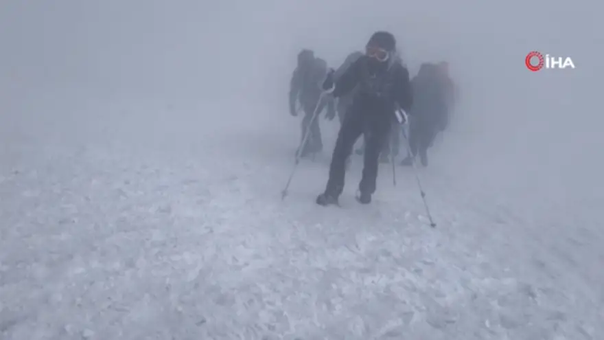 Ağrı Dağı’nda iki dağcı 4 bin 600 metrede fırtına ve siste yollarını kaybettiler, donarak öldüler