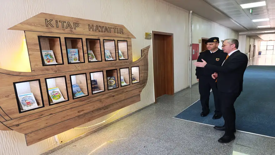 Jandarma Genel Komutanlığı Müfettişi Albay Lokman Arı, Ağrı Milli Eğitim Müdürü Kökrek'i ziyaret etti