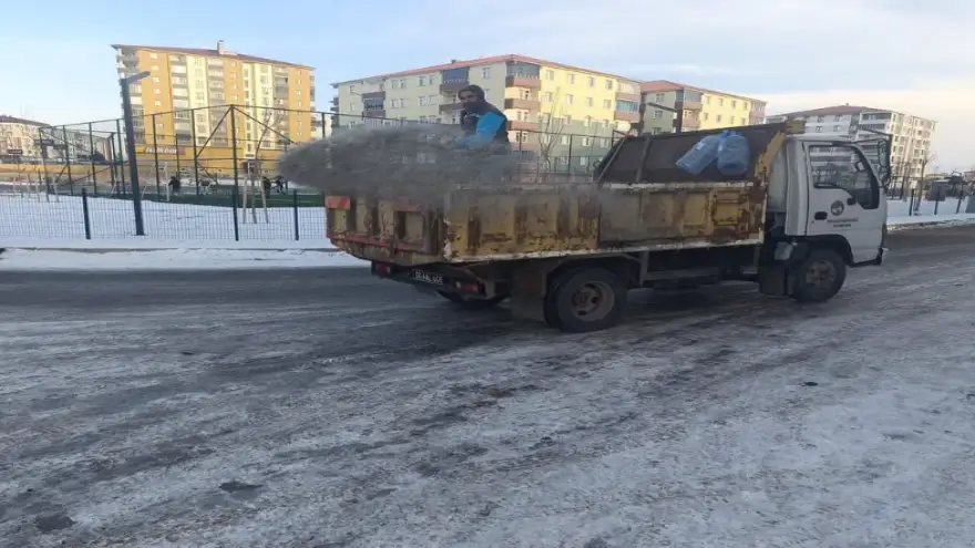 Ağrı Belediyesi’nden Karla Mücadele Çalışmaları devam ediyor
