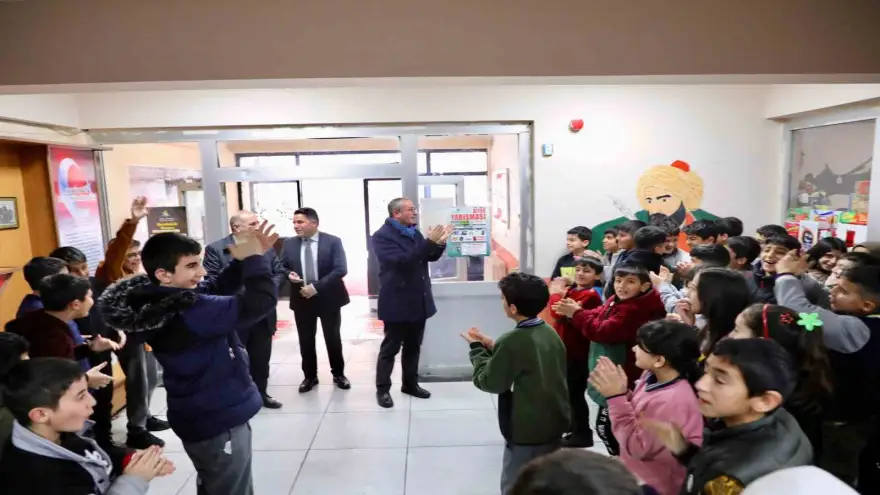 Ağrı Milli Eğitim Müdürü Kökrek, öğrenci ve öğretmenlerle bir araya geldi