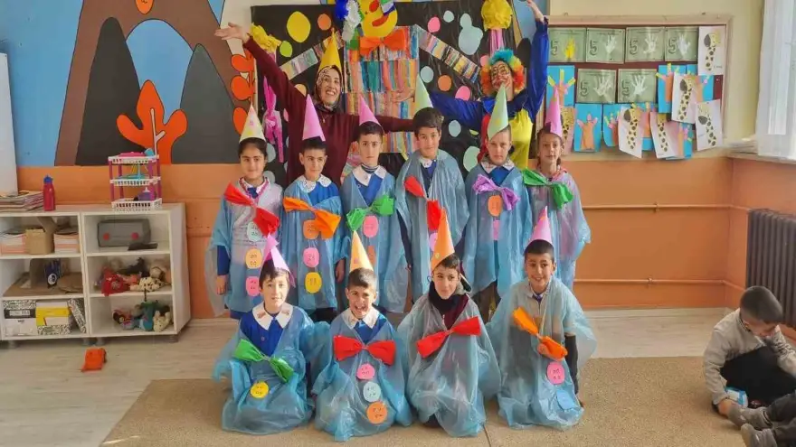 Öğrenciler Palyaço etkinliğinde gönüllerince eğlendi