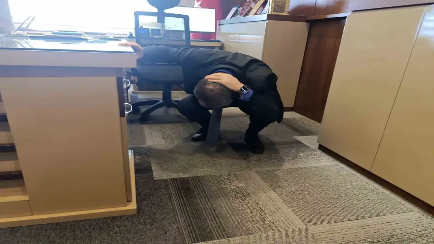 Ağrı’da 6 Şubat depreminin yıldönümünde anma programı ve tatbikat gerçekleştirildi