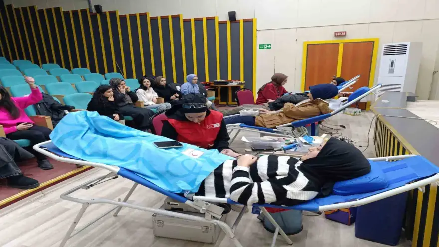 Ağrı’da "Bir Damla Kan, Bin Can" projesi ile depremzedeler için kan bağışı kampanyası düzenlendi