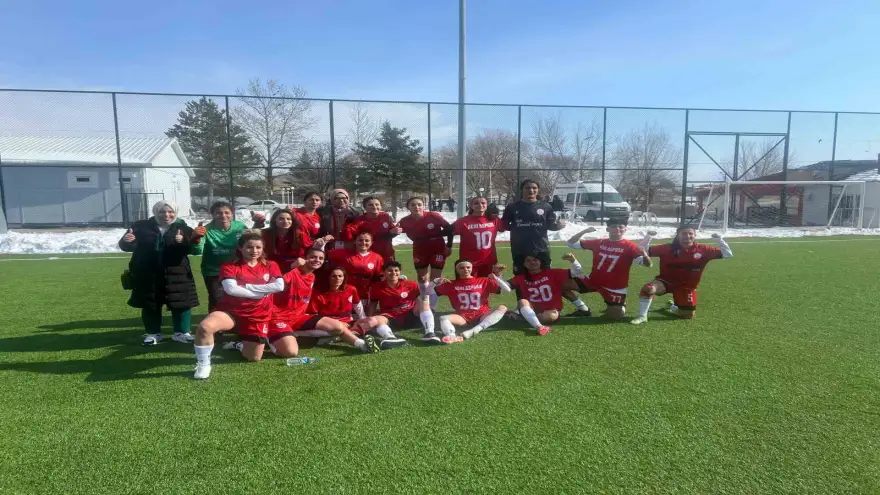 Ağrı ASP Kadın Futbol Takımı, Erzincan’da 8 golle güldü