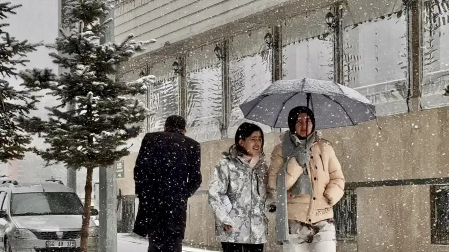 Ağrı yeniden beyaza büründü