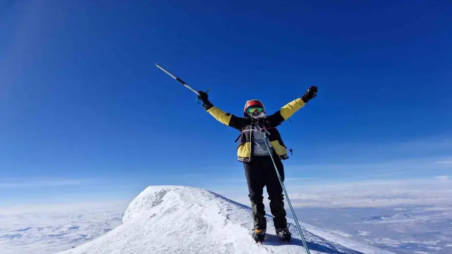 Türkiye’nin çatısına 2025 yılının ilk zirve tırmanışı tamamlandı