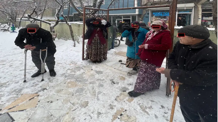 Doğubayazıt Merkez Camii Önündeki Dilenci Sorununa Vatandaşlardan Tepki