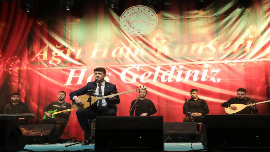 Ağrı'da Coşku Dolu Halk Konseri