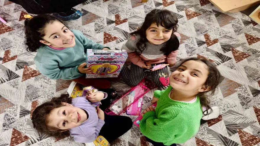 Ağrı’daki çocuklar ’Mutluluk Harekatı’ ile hayallerindeki oyuncaklara kavuştu