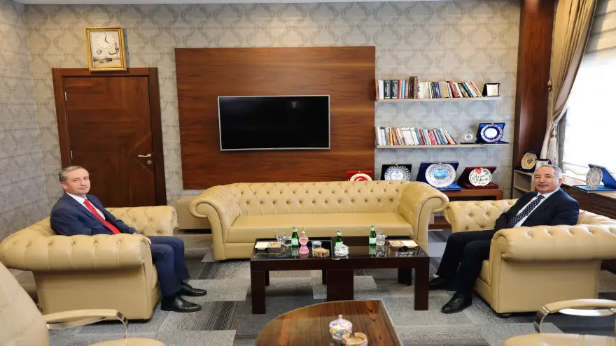 AİÇÜ Rektörü Prof. Dr. Karabulut’tan Milli Eğitim Müdürü Kökrek’e ziyaret