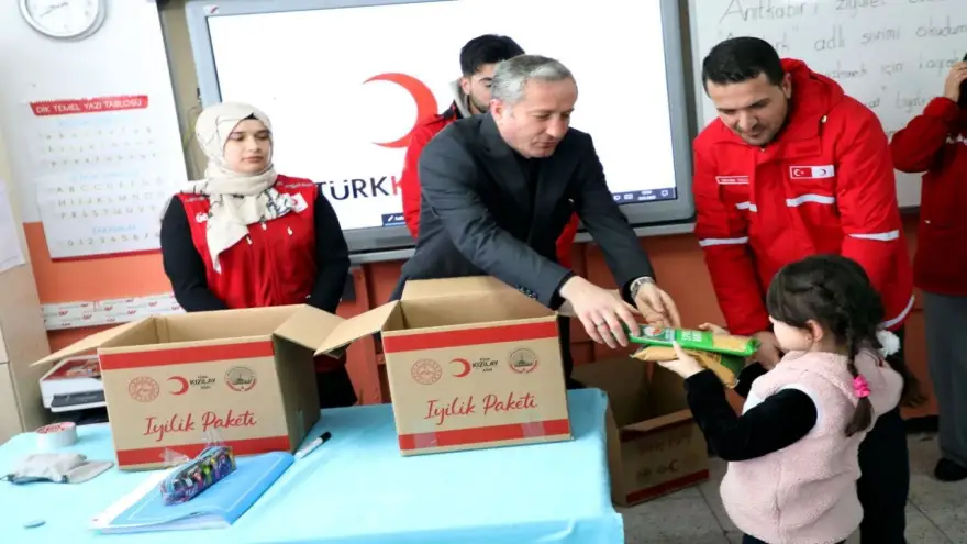 Ağrı’da "Bir sınıf bir koli" projesi ile ramazan yardımları sürüyor