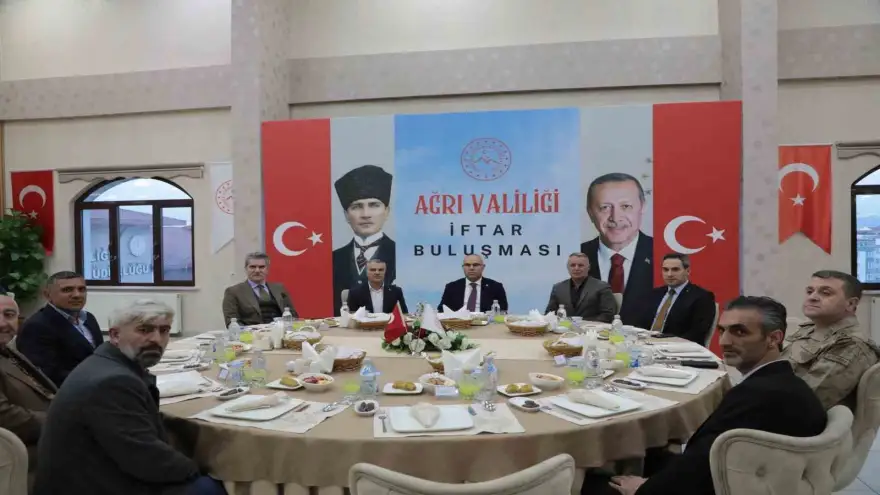 Vali Koç, muhtarlarla iftar sofrasında bir araya geldi