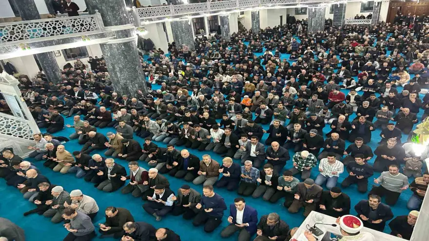 Ağrı’da Kadir Gecesi dualarla ihya edildi