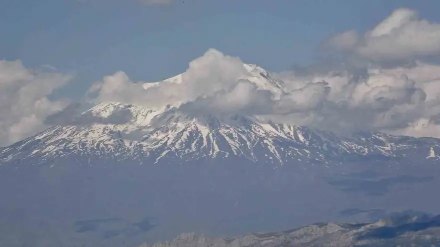 Ağrı Dağı göz kamaştıran manzarasıyla dikkat çekiyor