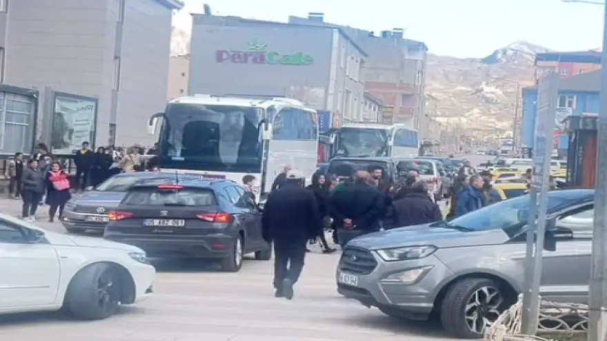 Doğubayazıt'ta Trafik Çilesi, İshak Paşa Sarayı Yolu Kilitleniyor