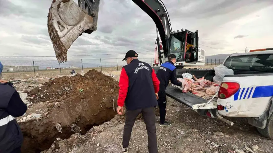 Doğubayazıt'ta hijyen kurallarına aykırı şekilde satışı yapılan 150 kilogram et imha edildi