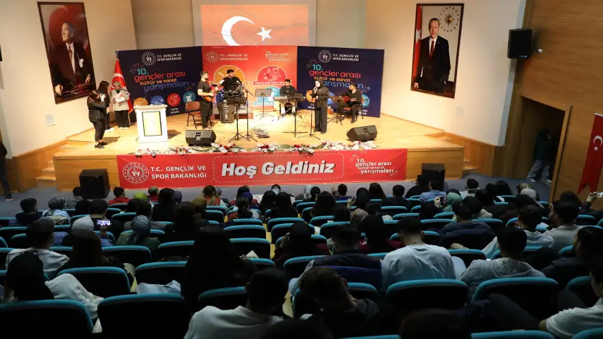 Ağrı'da Gençler Arası Ses Yarışması İl Finali Yapıldı