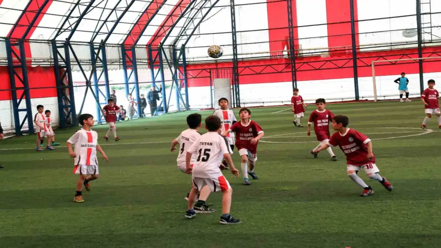 Ağrı’da 1022 öğrenci sahada 23 Nisan için mücadele etti